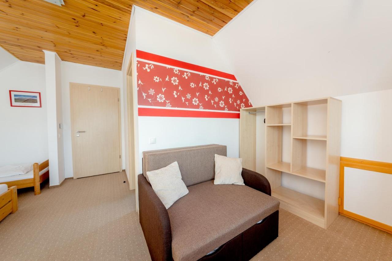 Rozmaring Vendeghaz Hotell Zengővárkony Exteriör bild