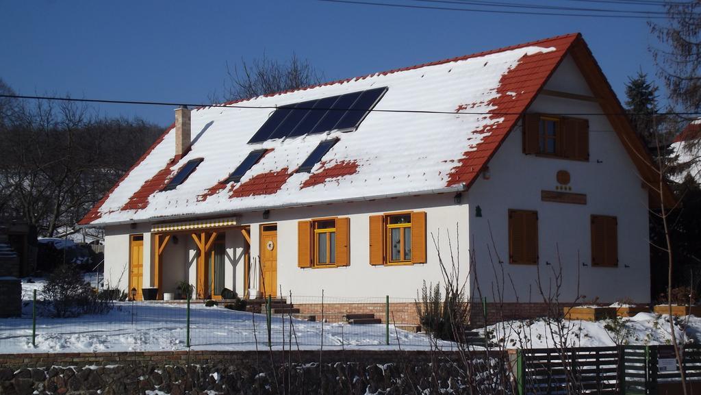 Rozmaring Vendeghaz Hotell Zengővárkony Exteriör bild