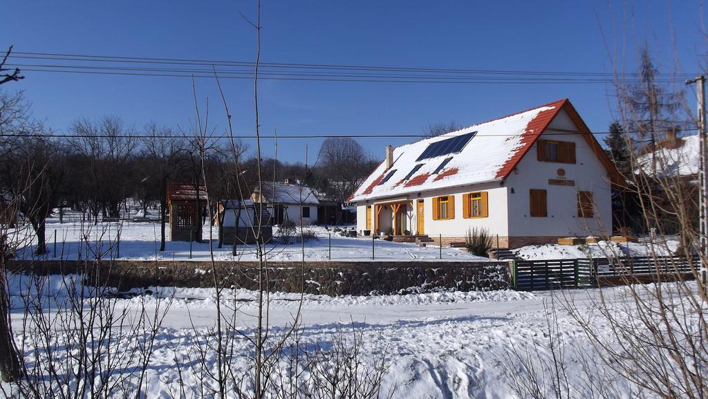 Rozmaring Vendeghaz Hotell Zengővárkony Exteriör bild