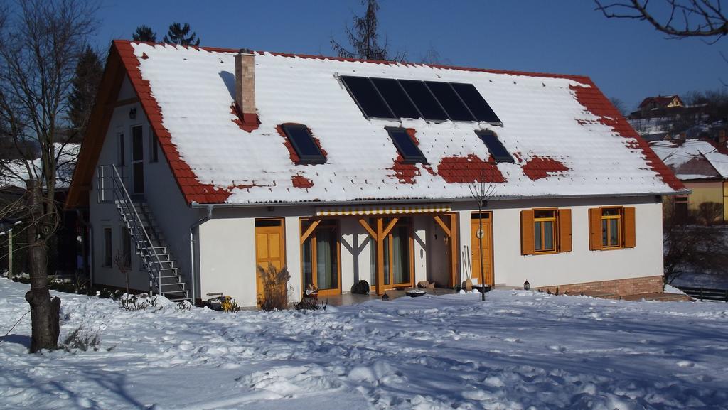 Rozmaring Vendeghaz Hotell Zengővárkony Exteriör bild