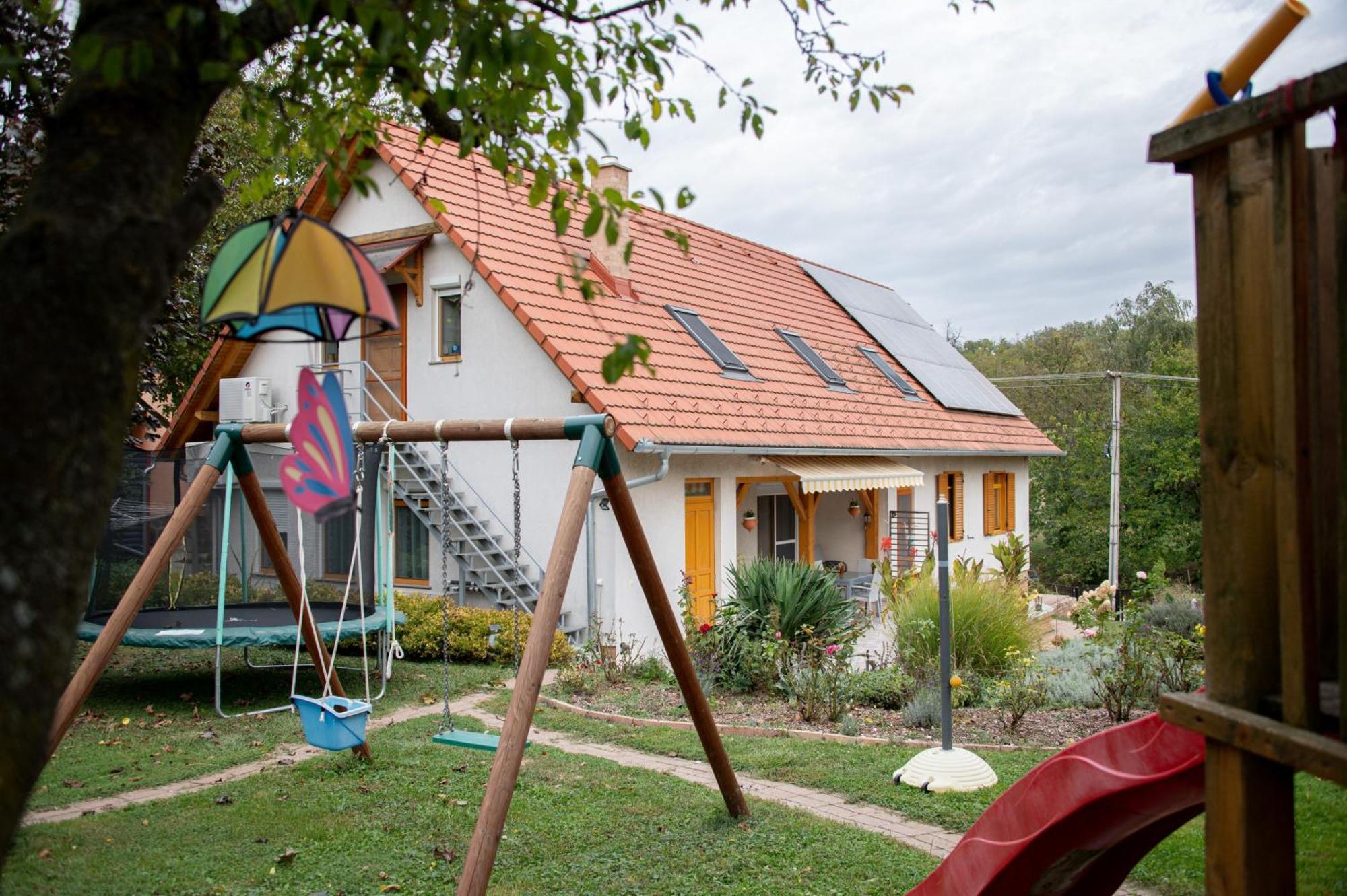 Rozmaring Vendeghaz Hotell Zengővárkony Exteriör bild