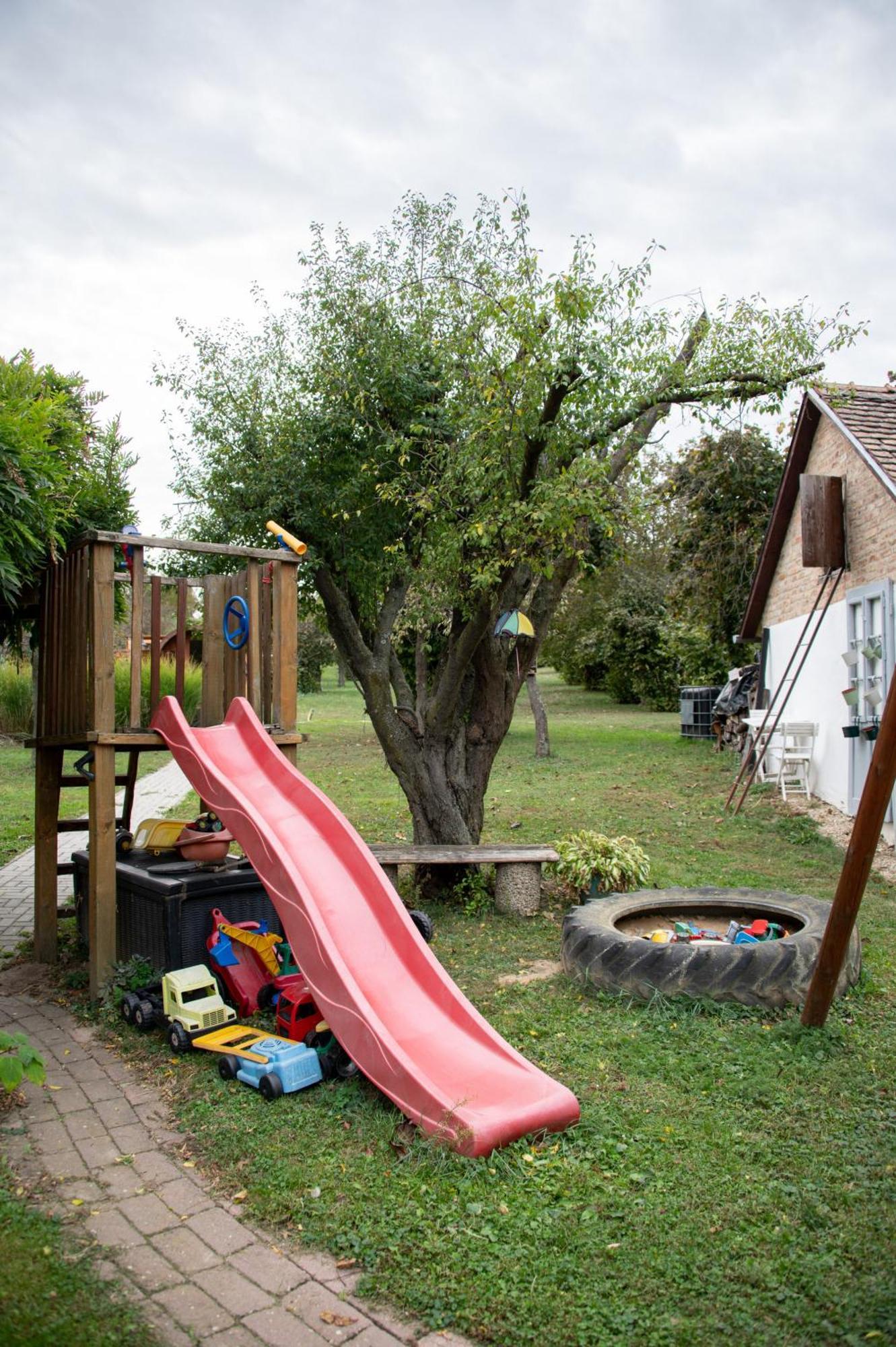 Rozmaring Vendeghaz Hotell Zengővárkony Exteriör bild