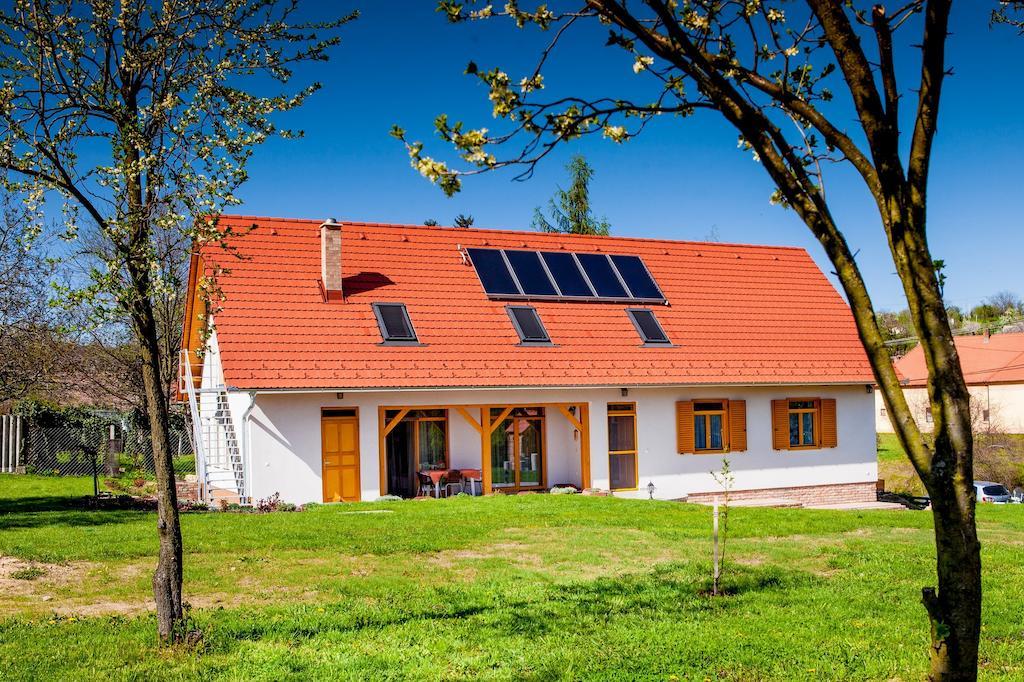 Rozmaring Vendeghaz Hotell Zengővárkony Exteriör bild