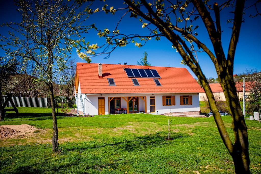 Rozmaring Vendeghaz Hotell Zengővárkony Exteriör bild