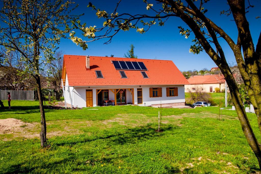 Rozmaring Vendeghaz Hotell Zengővárkony Exteriör bild