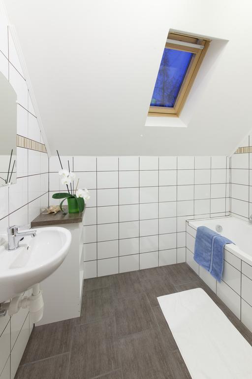 Rozmaring Vendeghaz Hotell Zengővárkony Rum bild